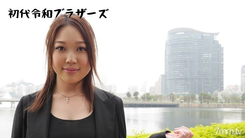 RB010 在旅游目的地与她美丽的大山雀发生性关系